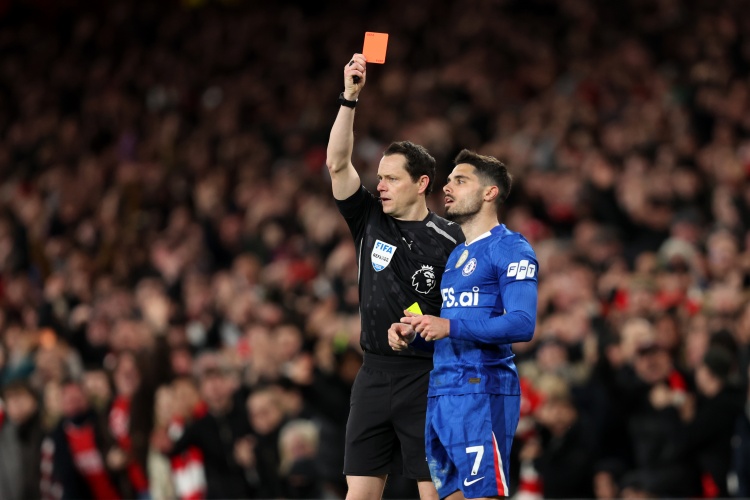 内托不知吃到第1张黄牌?英媒:主裁判举牌时间很长足以让他知道