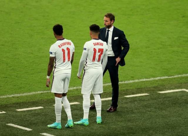 足球篮球直播-索斯盖特你可真会玩！可怜射丢点球的3个苦孩子！